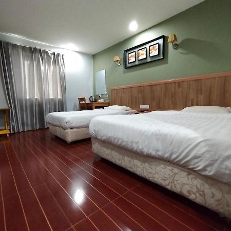 Oyo 90248 Kapitan Inn Bintulu Buitenkant foto